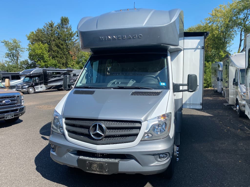 2019 Winnebago Navion MTRH.