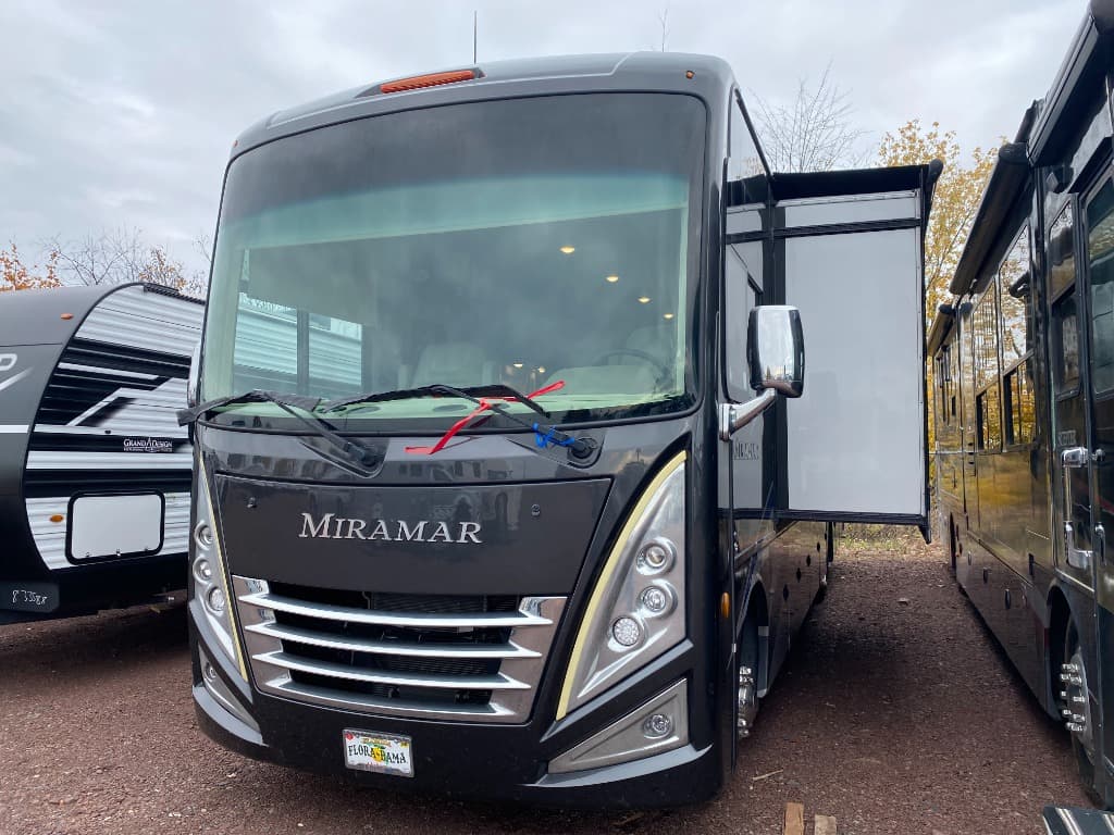 2022 Thor Motor Coach Miramar MTRH.