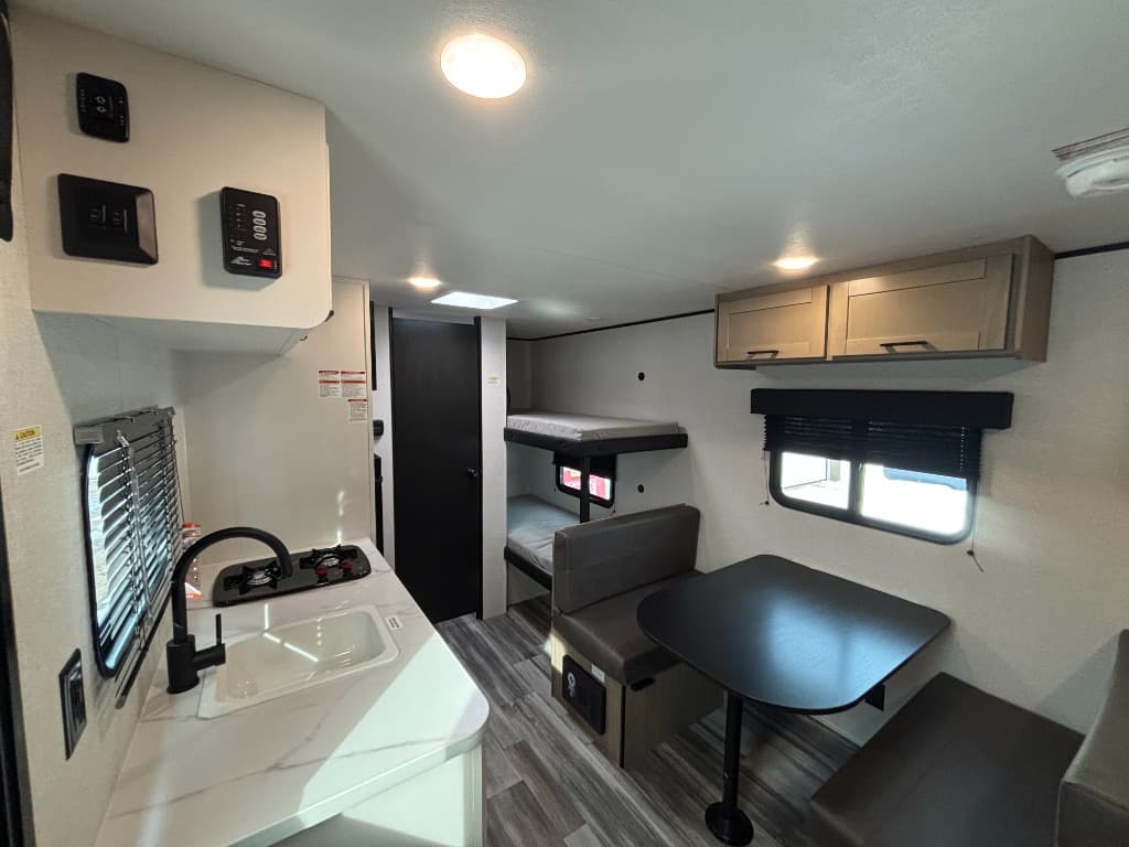 2026 Jayco Jay Flight SLX — photo 1 of 8