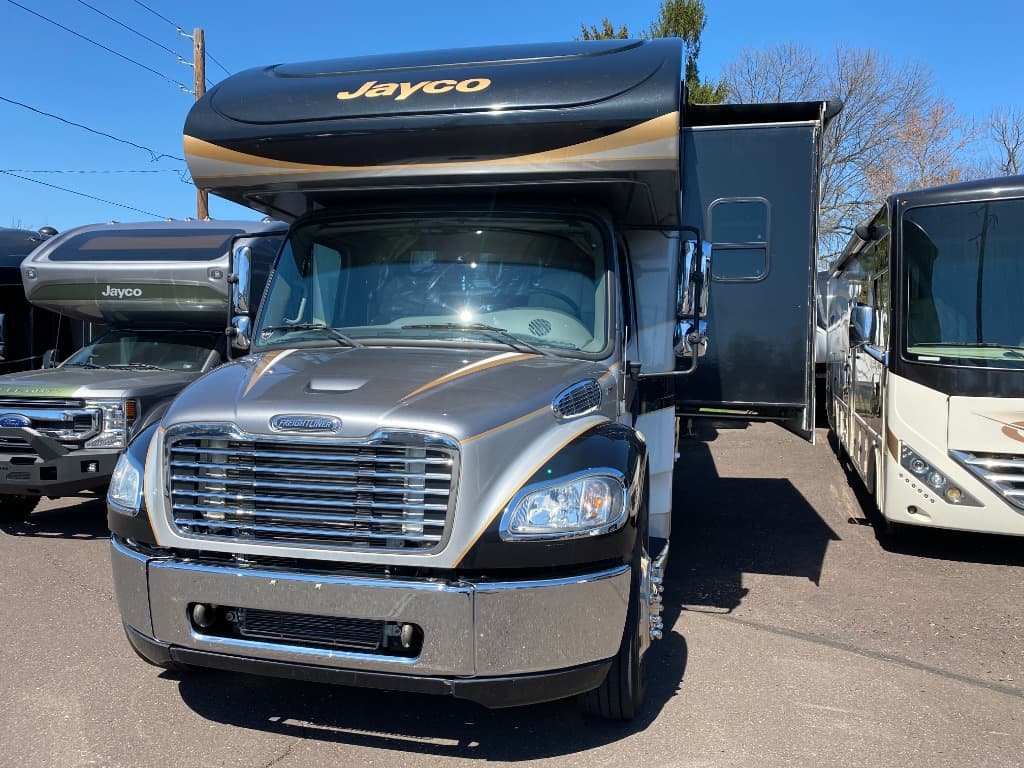 2018 Jayco Seneca MTRH — photo 1 of 8