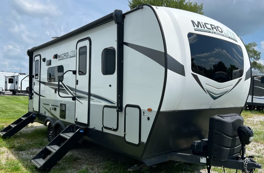 2022 Forest River Flagstaff Micro Lite 25FBS — photo 1 of 8
