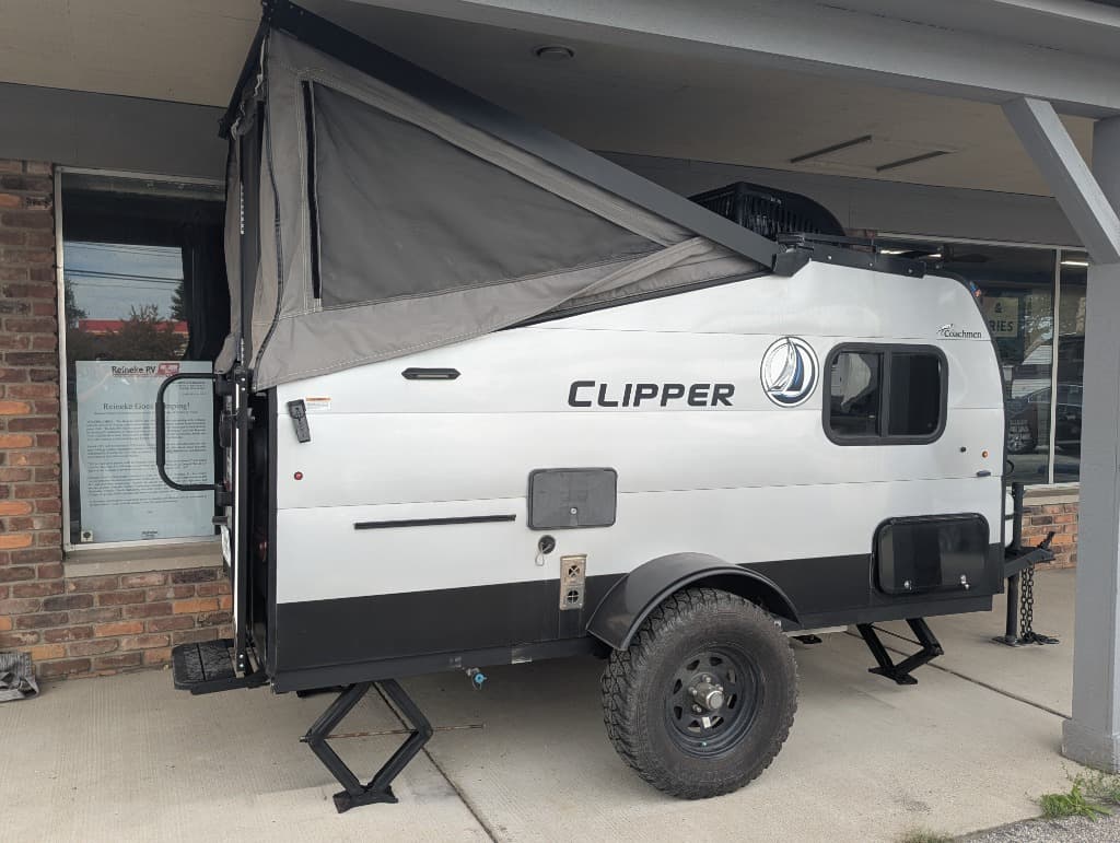 2022 Coachmen Clipper Camping Trailers 9.0TD Express