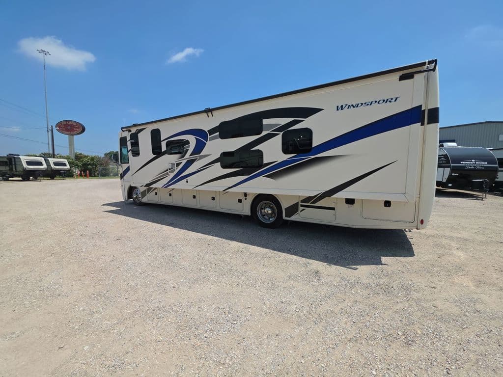2022 Thor Motor Coach Windsport 34J — photo 1 of 8