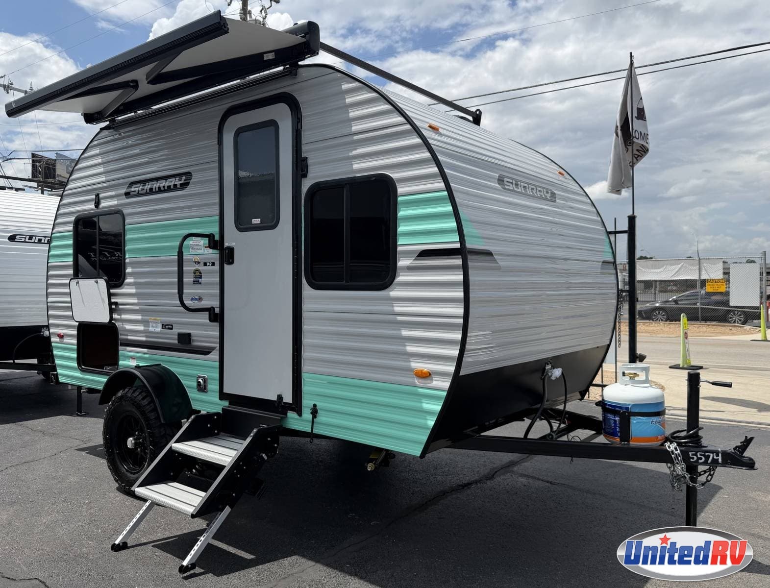 2027 Sunset Park RV Sunray 149 — photo 1 of 8