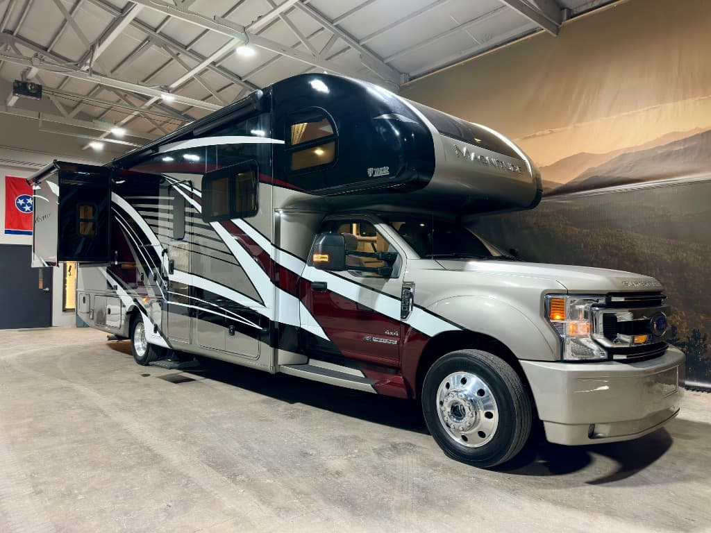 2022 Thor Motor Coach Magnitude XG32