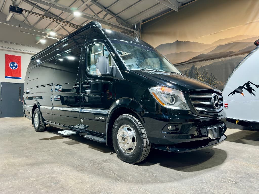 2018 Airstream Tommy Bahama Interstate Lounge