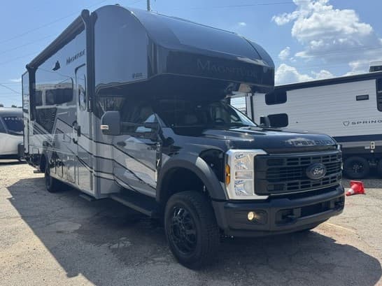 2027 Thor Motor Coach Magnitude